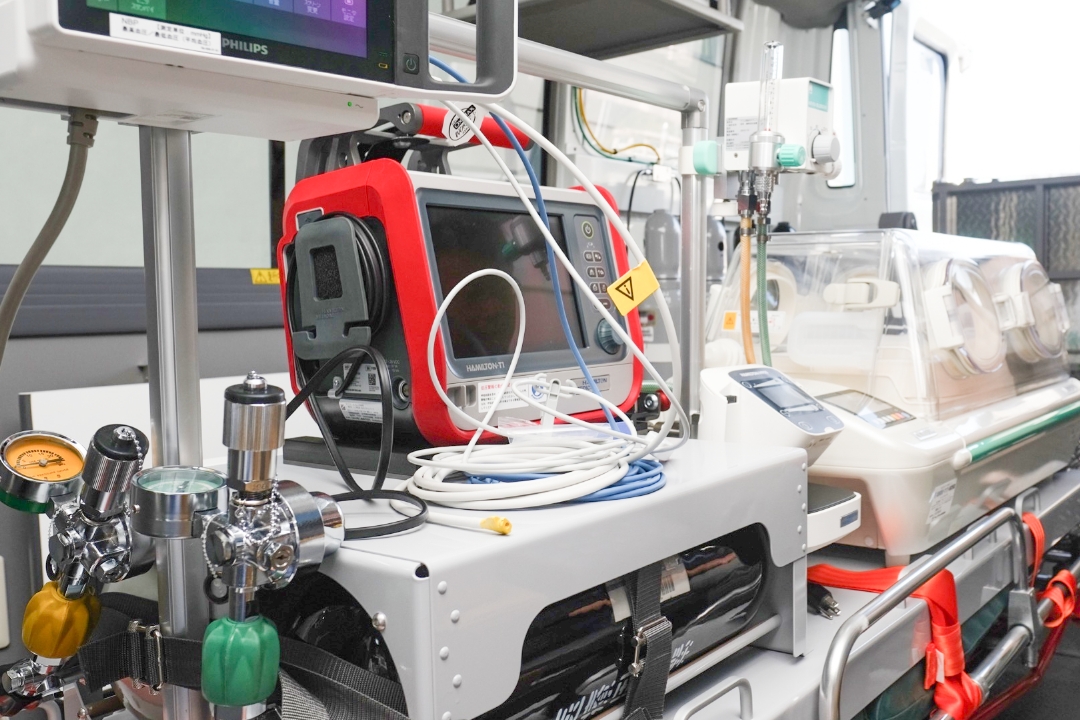 新生児専用ドクターカー車内